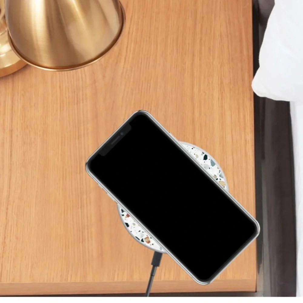 Hang Accessories Wireless Charging Pad in Parrot